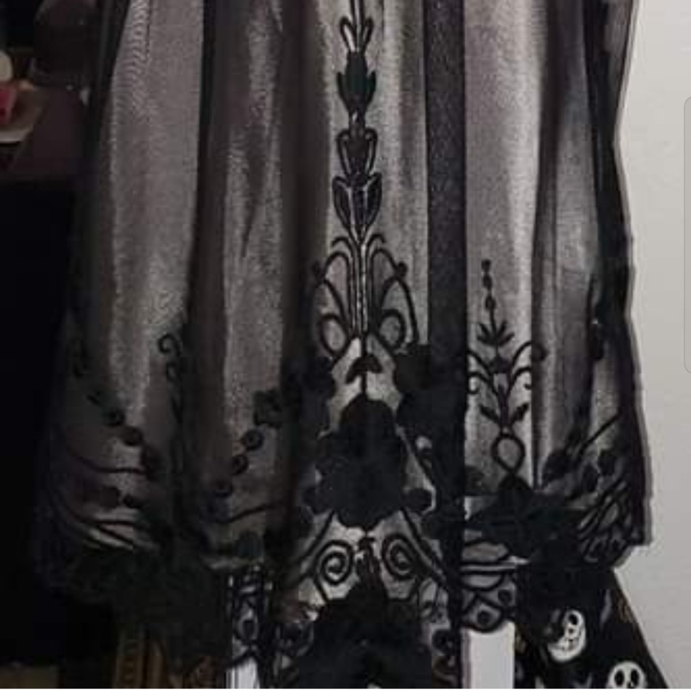 **SOLD** Beautiful Dress - Picture 8 of 8
